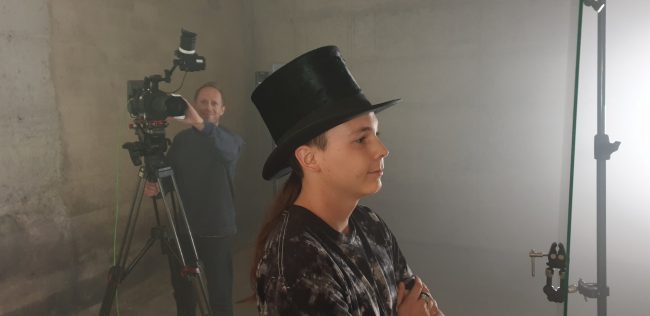 Kameramann und Protagonist bei Filmaufnahmen für ein Musikvideo