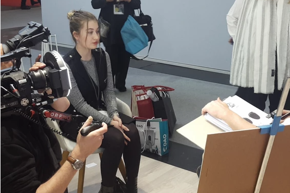 Filmaufnahmen mit Protagonisten und Kameramann